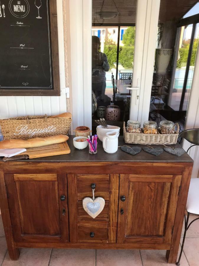 Les Secrets Du Mistral Bed & Breakfast Valensole Exterior foto