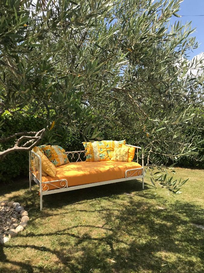 Les Secrets Du Mistral Bed & Breakfast Valensole Exterior foto