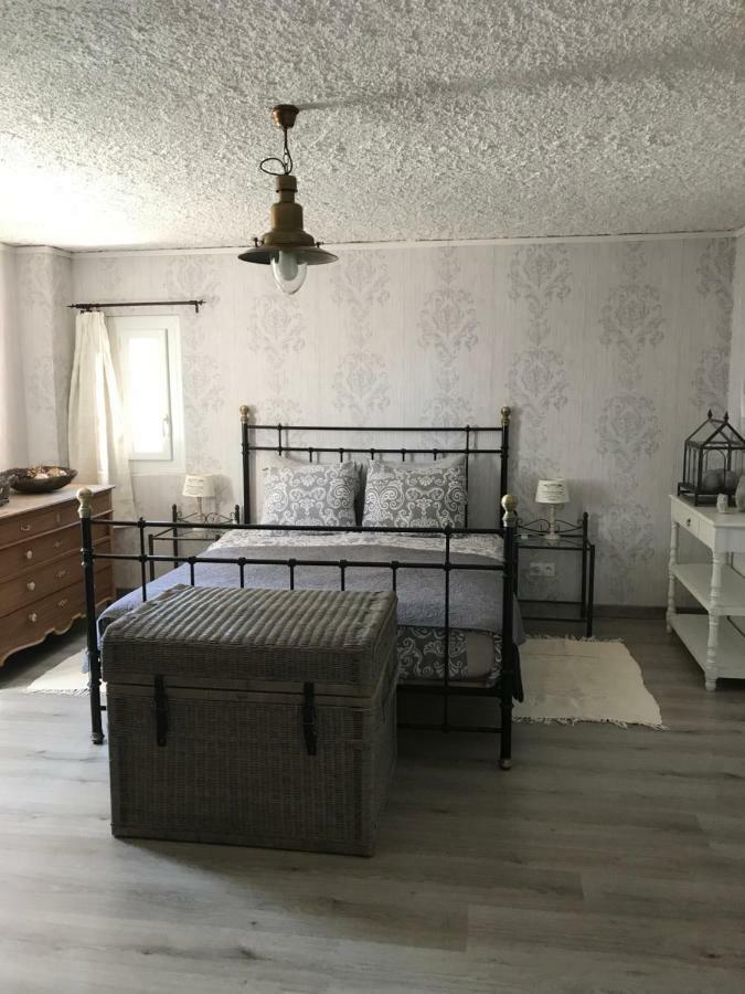 Les Secrets Du Mistral Bed & Breakfast Valensole Exterior foto